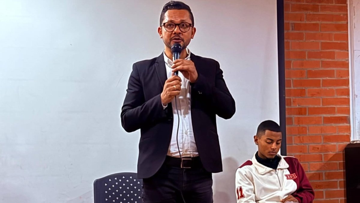 Encuentro con el escritor Dorian Olaya
